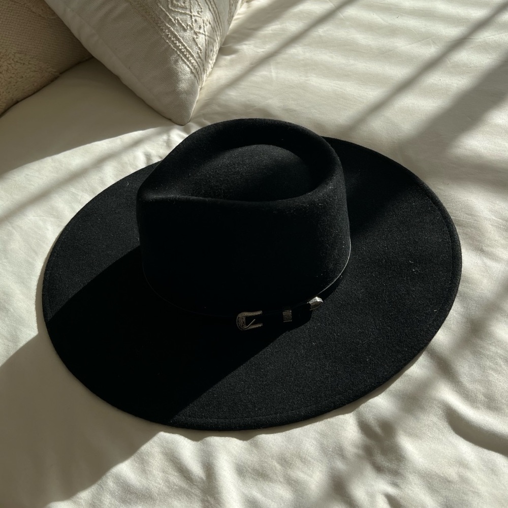 Wyeth @ Free People Wool black felt hat w/ buckle